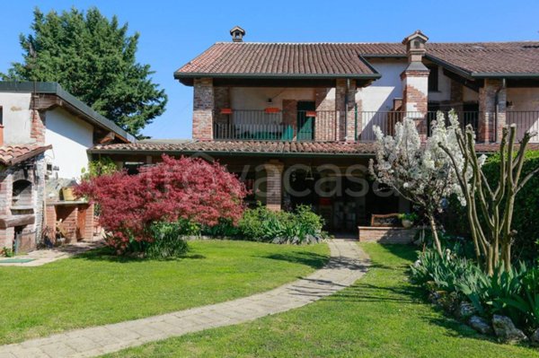 casa indipendente in vendita a Pavia in zona Fossarmato