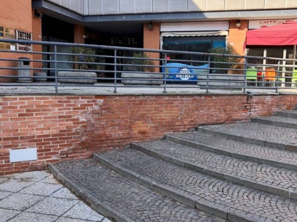 negozio in vendita a Pavia in zona Centro Città