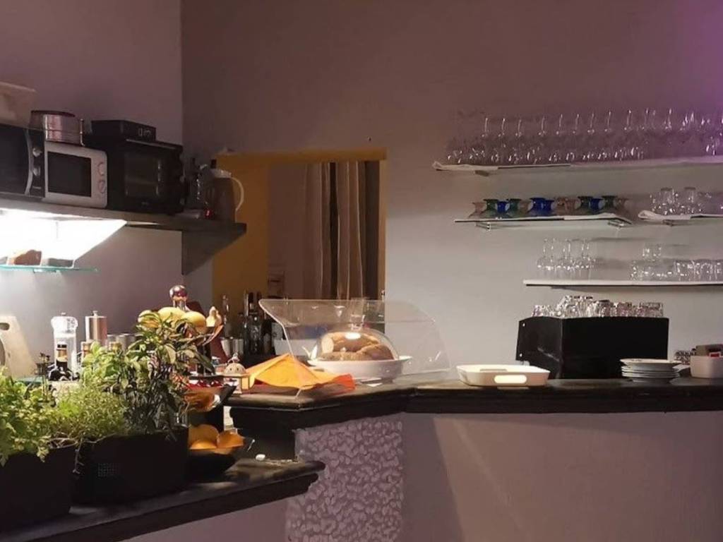 negozio in vendita a Pavia in zona Centro Città