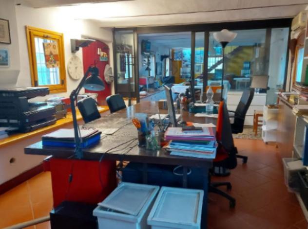 ufficio in vendita a Pavia in zona Vallone
