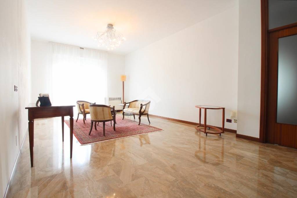appartamento in vendita a Pavia in zona Campo Coni