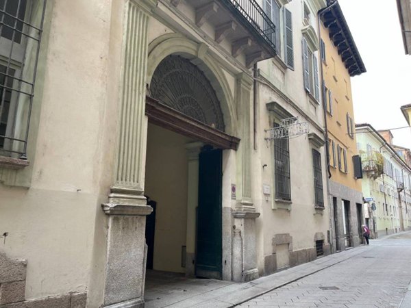 appartamento in vendita a Pavia in zona Centro Città
