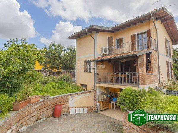 casa indipendente in vendita a Pavia in zona Vallone