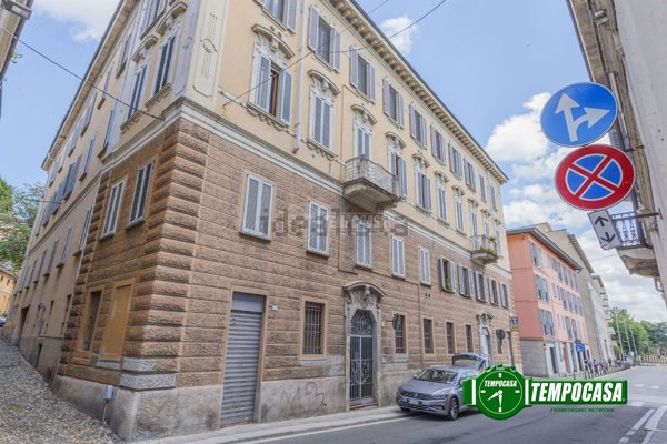 locale commerciale in vendita a Pavia in zona Centro Città