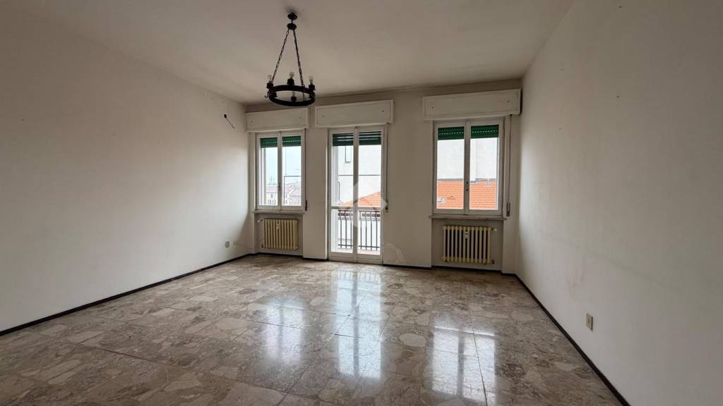 appartamento in vendita a Pavia in zona Stazione