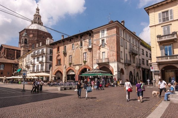 casa indipendente in vendita a Pavia
