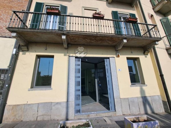 negozio in vendita a Pavia in zona Centro Città