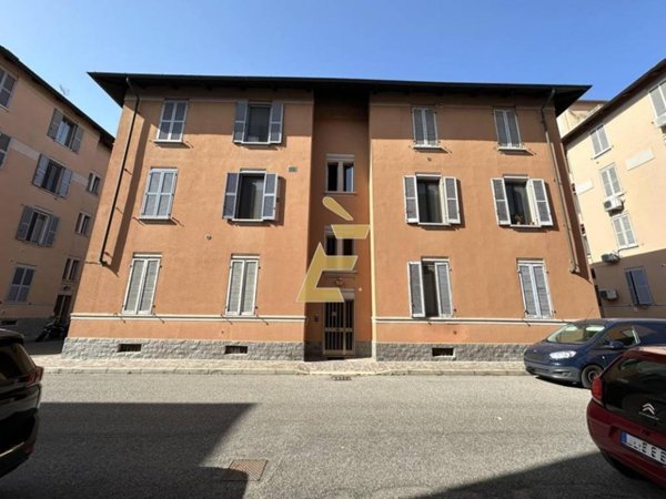 appartamento in vendita a Pavia in zona Pompieri