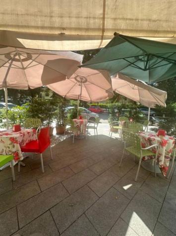 negozio in vendita a Pavia in zona Centro Città