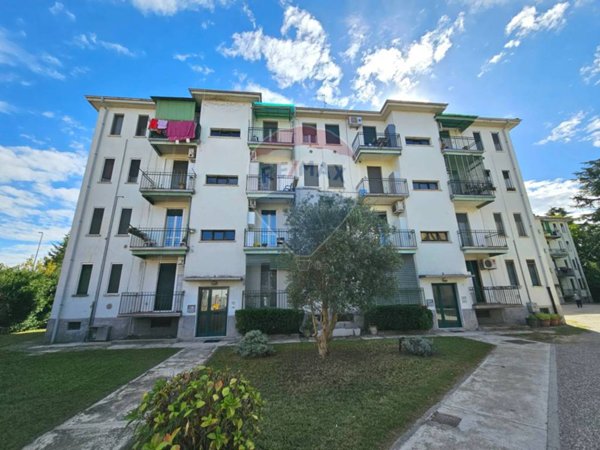 appartamento in vendita a Pavia in zona Casa sul Fiume