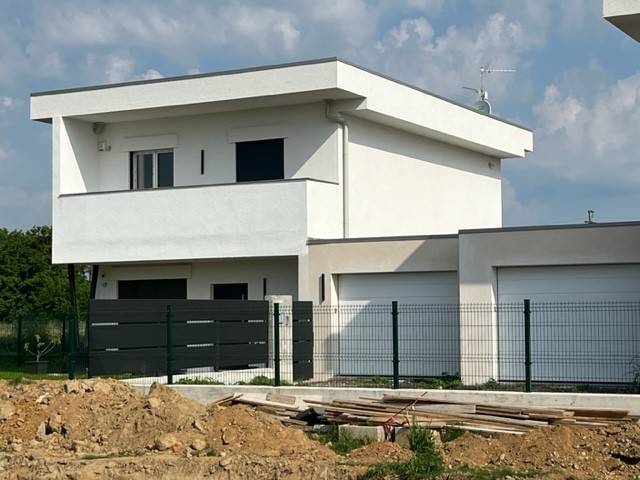 casa indipendente in vendita a Pavia in zona Fossarmato