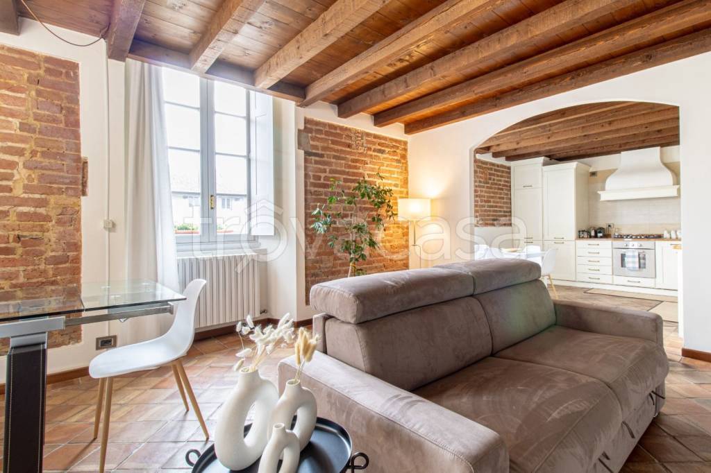 appartamento in vendita a Pavia in zona Centro Città