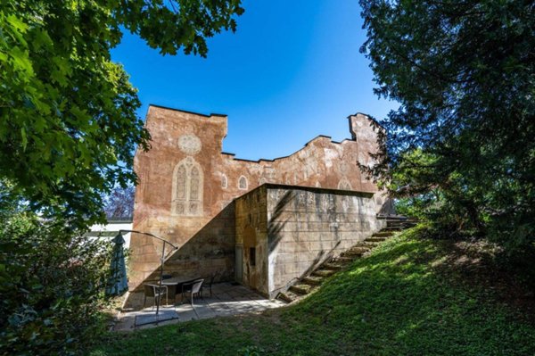 casa indipendente in vendita a Pavia in zona Vallone