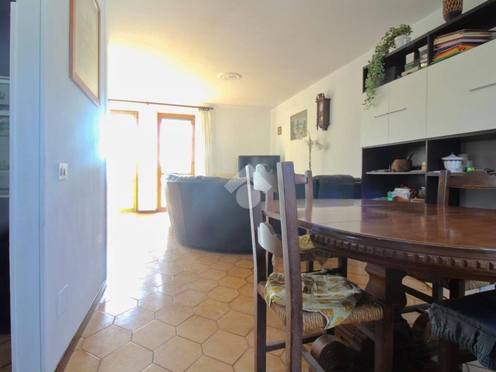 casa indipendente in vendita a Pavia in zona Vallone
