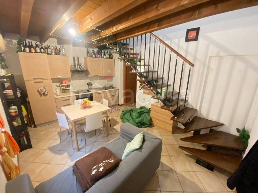 appartamento in vendita a Pavia in zona Centro Città