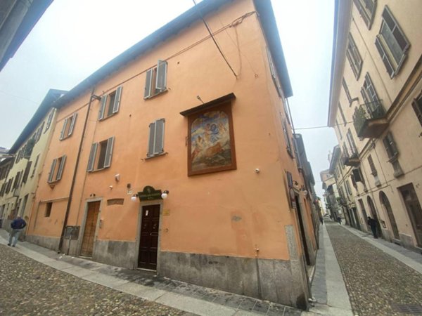 appartamento in vendita a Pavia in zona Centro Città