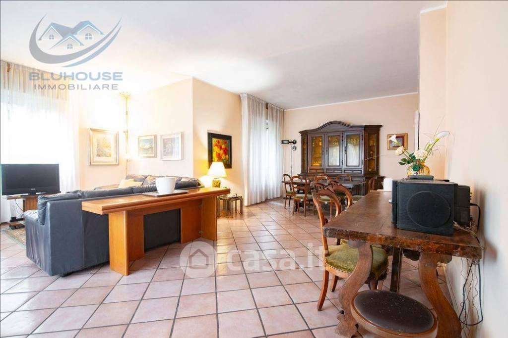 appartamento in vendita a Pavia in zona Centro Città
