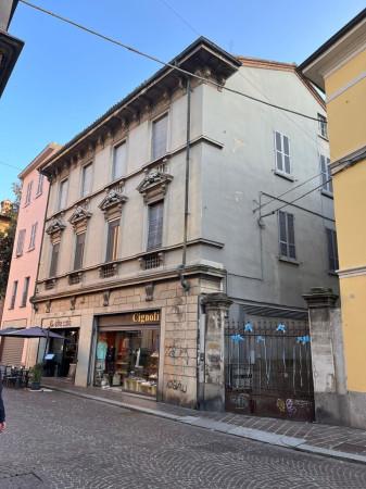 appartamento in vendita a Pavia in zona Centro Città