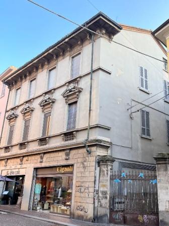 appartamento in vendita a Pavia in zona Centro Città