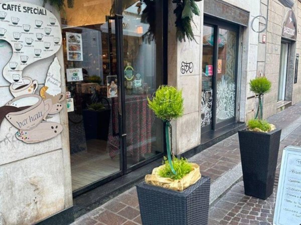 negozio in vendita a Pavia in zona Centro Città
