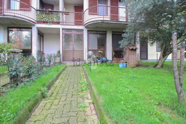 casa indipendente in vendita a Pavia in zona Vallone
