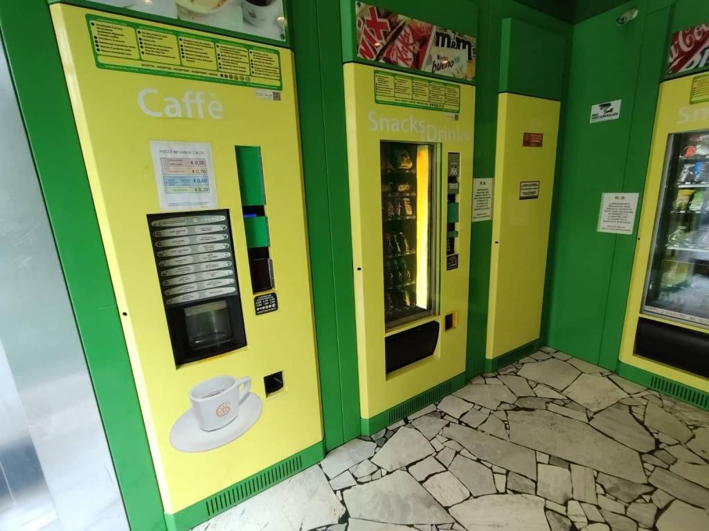 negozio in vendita a Pavia