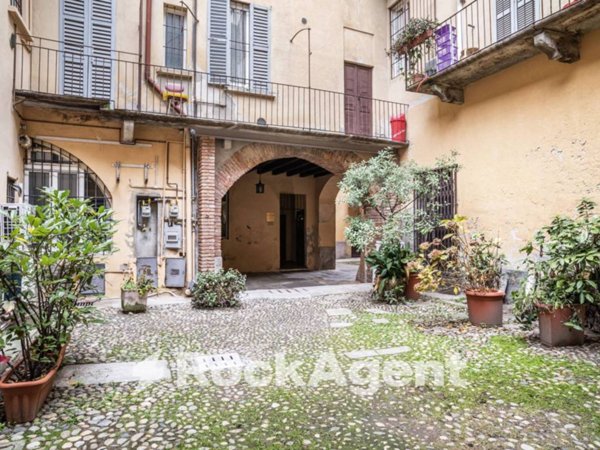 negozio in vendita a Pavia in zona Centro Città
