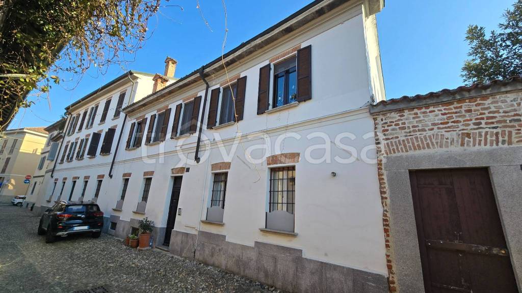 appartamento in vendita a Pavia in zona Centro Città