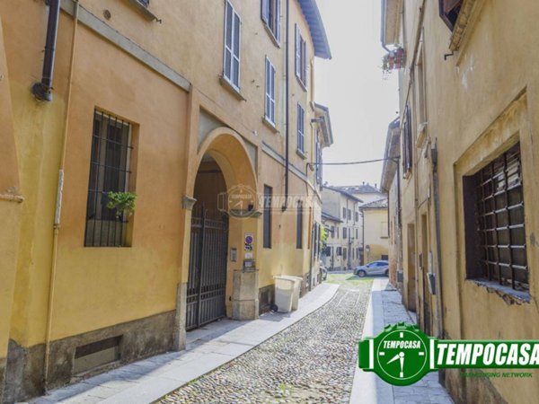 appartamento in vendita a Pavia in zona Centro Città