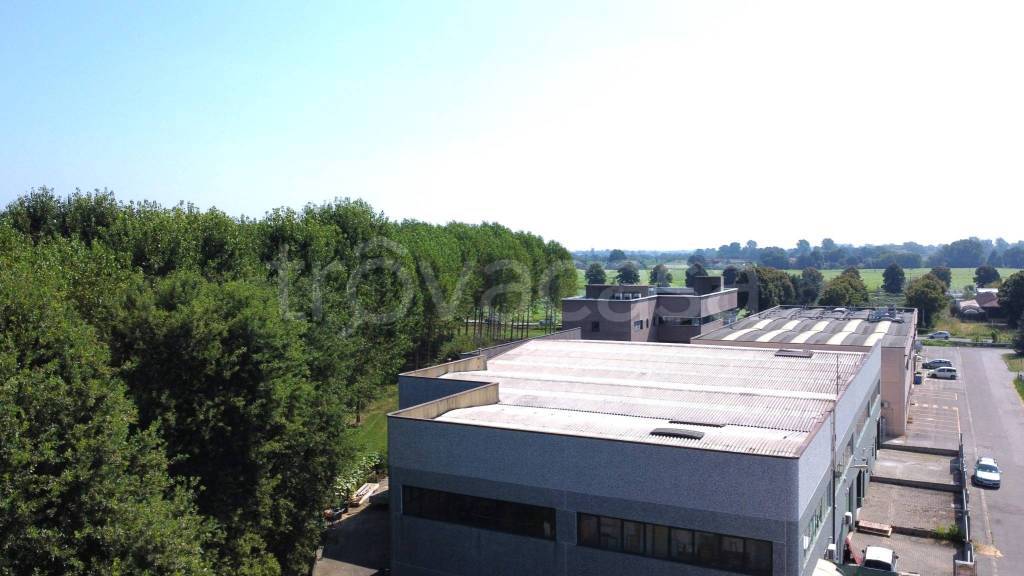 locale commerciale in vendita a Pavia in zona Ca' Della Terra