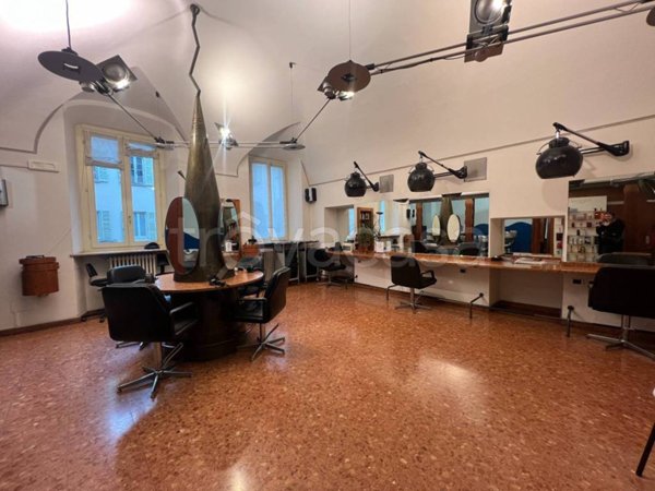 negozio in vendita a Pavia in zona Centro Città