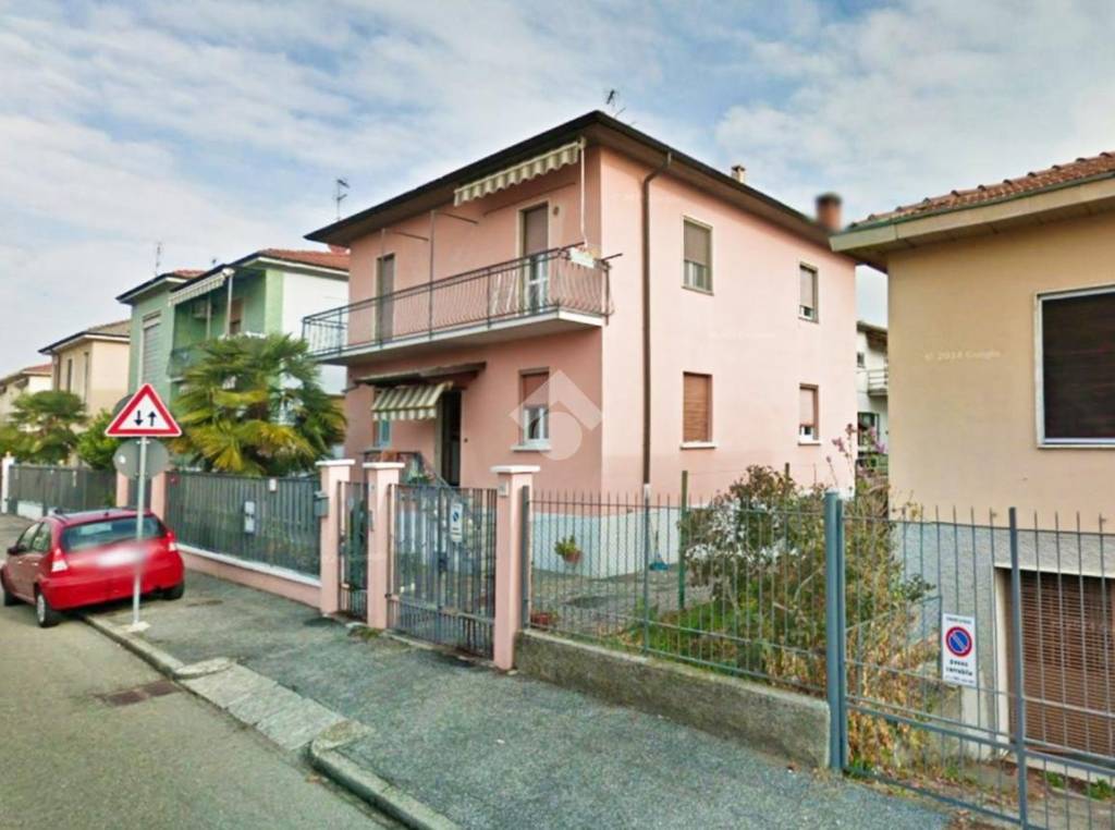 casa indipendente in vendita a Pavia in zona Centro Città