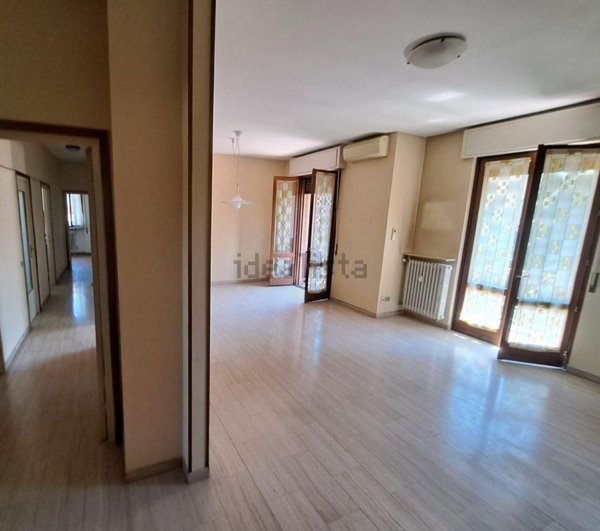 appartamento in vendita a Pavia in zona Vallone