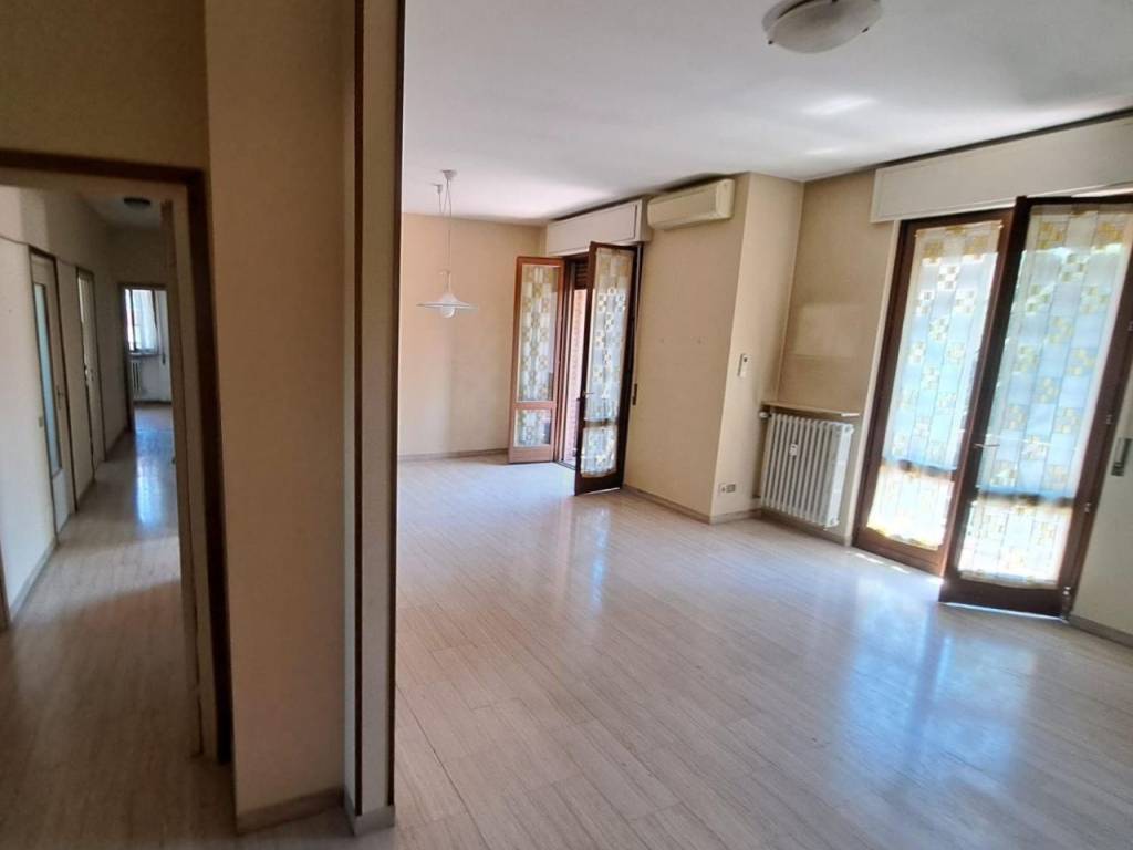 appartamento in vendita a Pavia in zona Centro Città