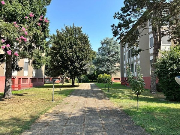 appartamento in vendita a Pavia in zona Policlinico