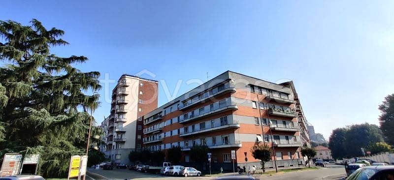 locale commerciale in vendita a Pavia in zona Centro Città