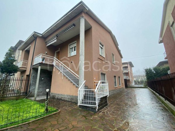 appartamento in vendita a Pavia in zona Vallone