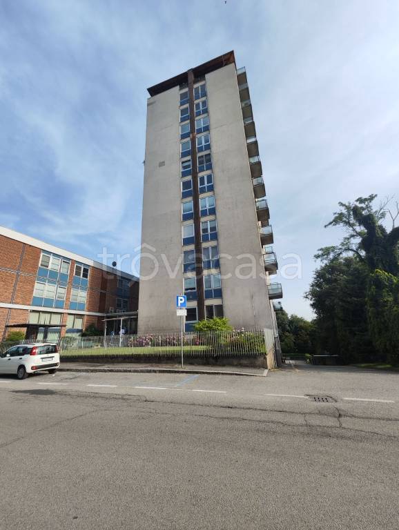 appartamento in vendita a Pavia in zona Stazione