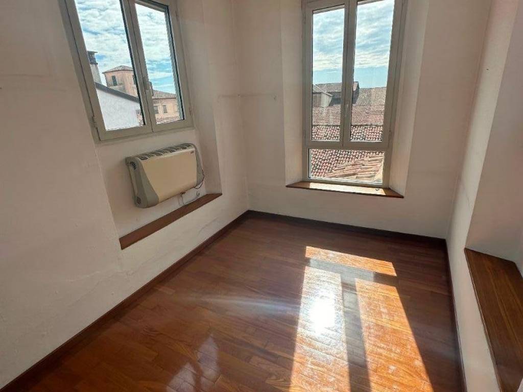 appartamento in vendita a Pavia in zona Centro Città