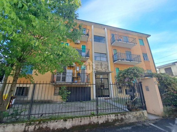 appartamento in vendita a Pavia in zona San Pietro