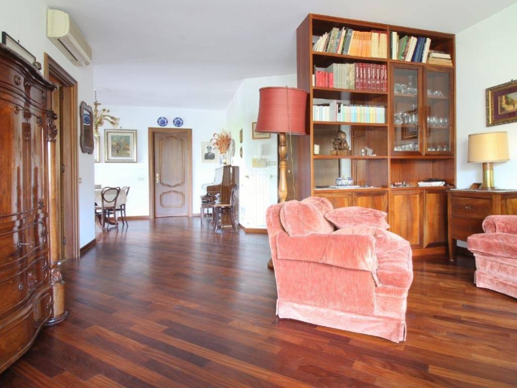 appartamento in vendita a Pavia in zona Vallone