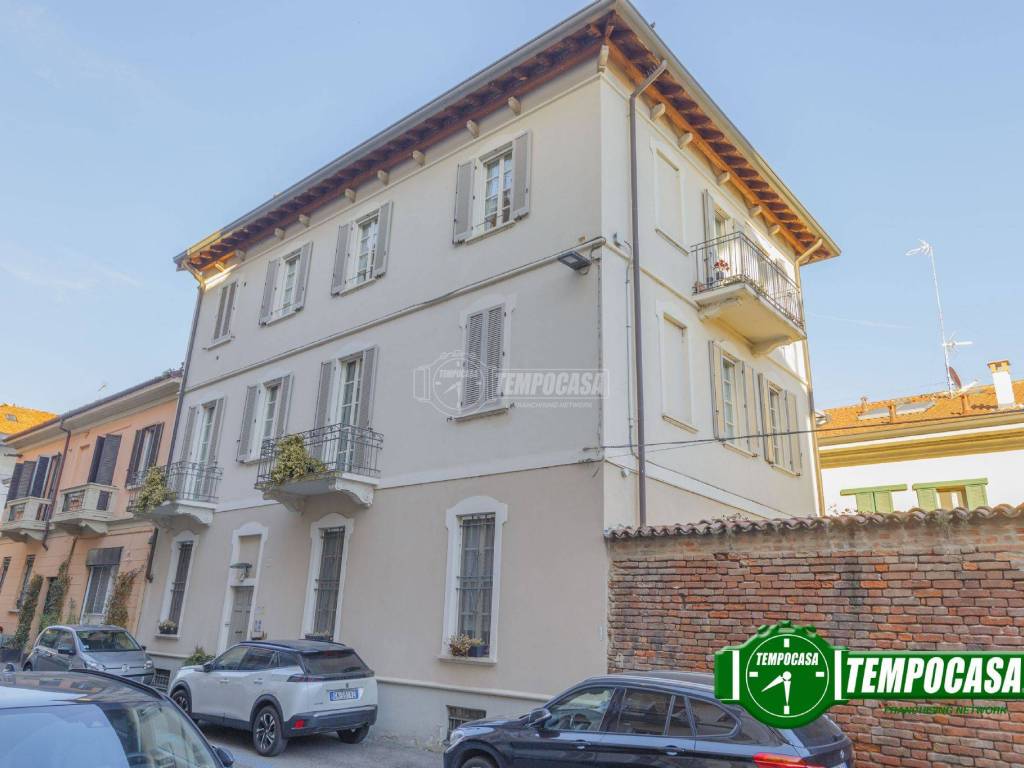 appartamento in vendita a Pavia in zona Centro Città