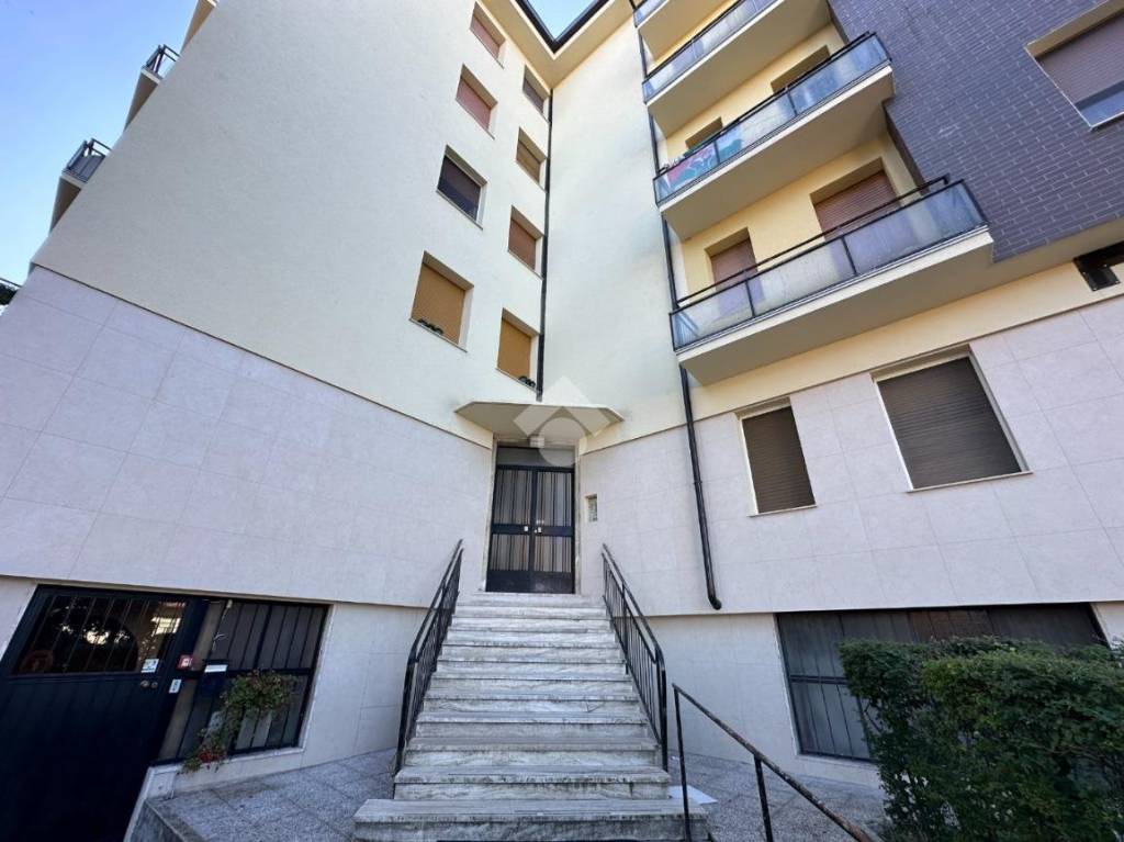 appartamento in vendita a Pavia in zona Città Giardino