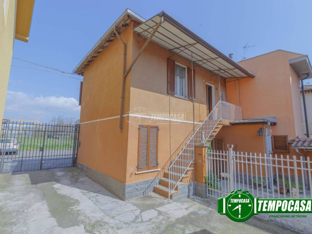 appartamento in vendita a Pavia in zona Stazione