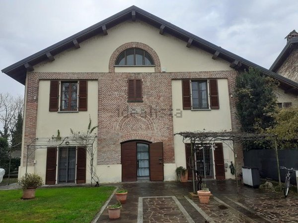 casa indipendente in vendita a Pavia in zona Rizza