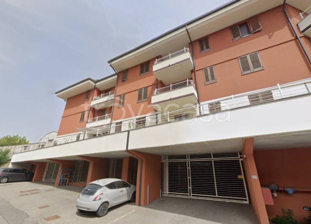 appartamento in vendita a Pavia in zona Pompieri