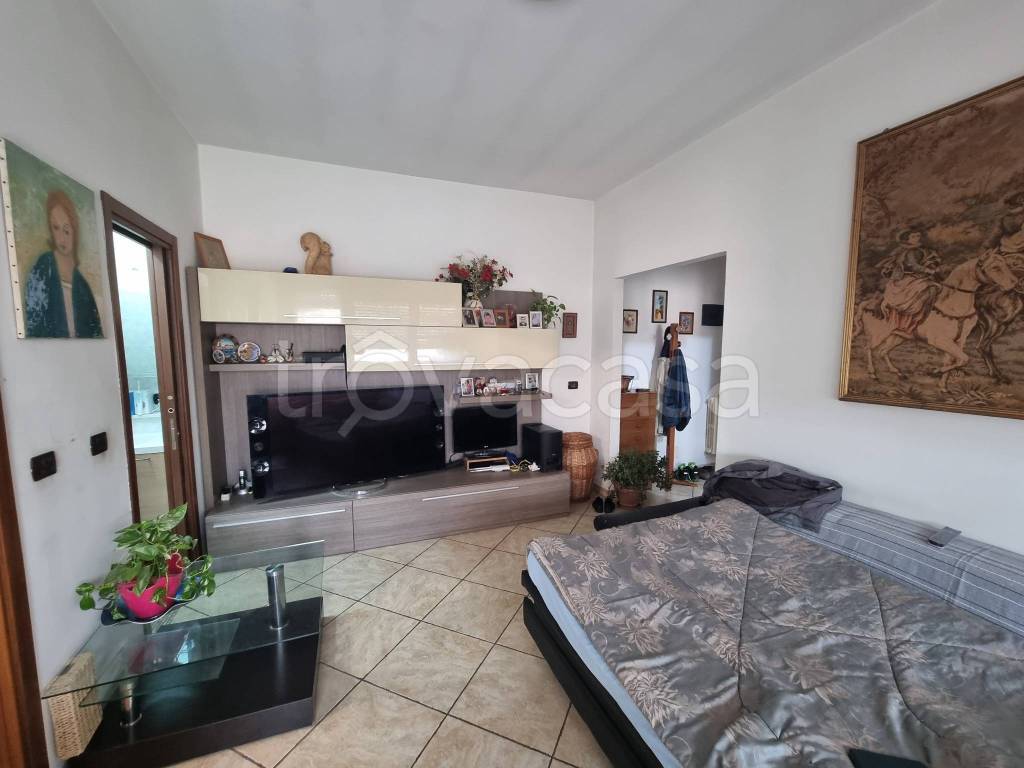 appartamento in vendita a Pavia in zona Borgo Ticino