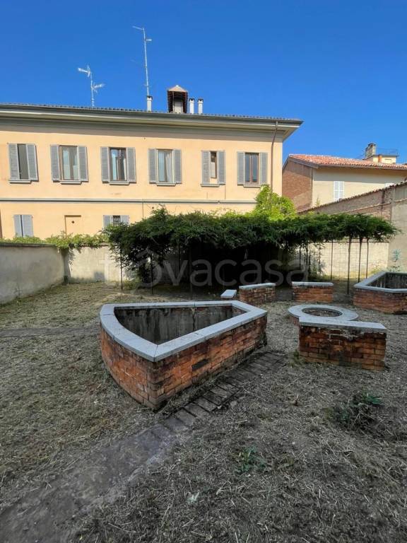 appartamento in vendita a Pavia in zona Centro Città