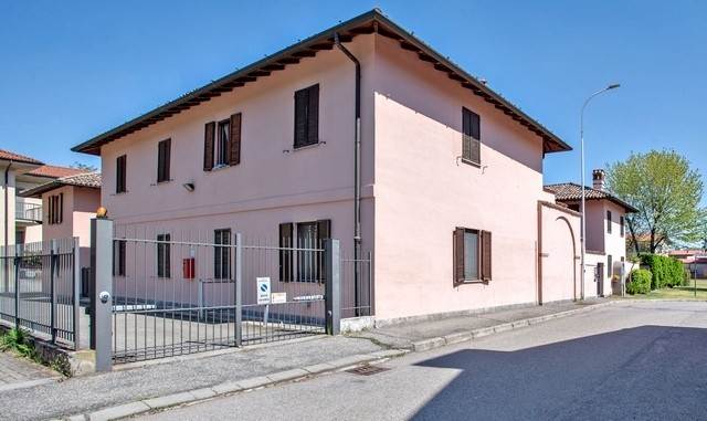 casa indipendente in vendita a Pavia in zona Casa sul Fiume