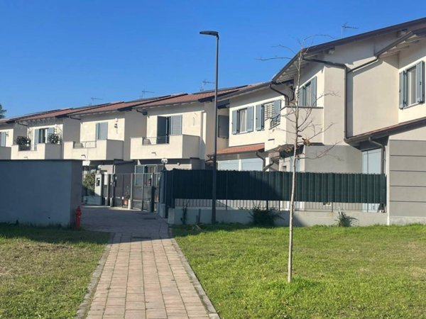 casa indipendente in vendita a Pavia in zona San Pietro